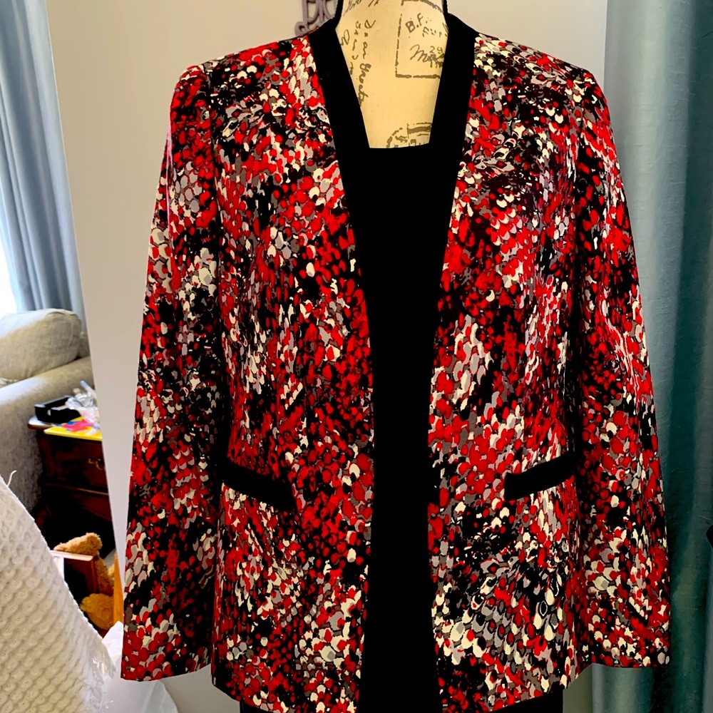 Kasper Separates 10 red black & white print fully lined jacket with black pants